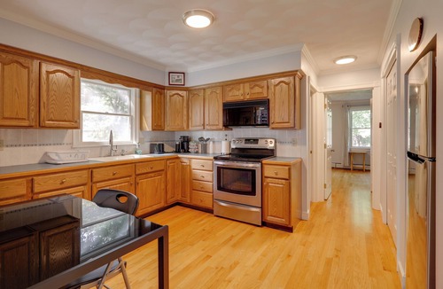 Seekonk Cottage | 7 Mi to Downtown Providence: Quiet Apt in Seekonk