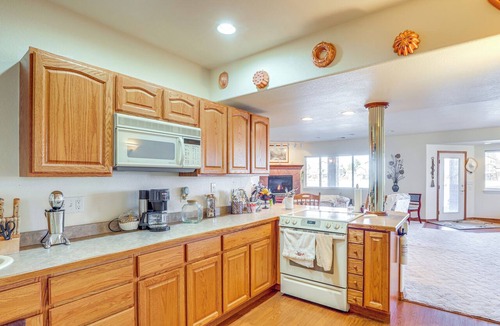 Berkley Apartment | 7 Mi to Dtwn Denver: Lakefront Gem w/Dock!