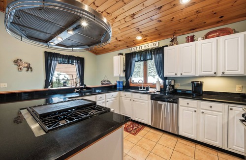 Rangeley House | 7 Valley View Lodge - Private, exquisitely decorated chalet close to downtown Rangeley.