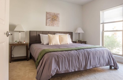 Historic Third Ward Apartment | 70 m² Apartment ∙ 1 bedroom ∙ 2 guests