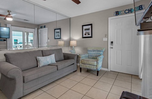 Seagrove Beach Apartment | 74 m² Apartment ∙ 2 bedrooms ∙ 6 guests