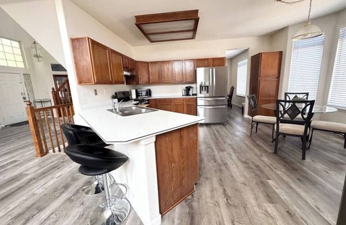Northglenn House | 7BR-5bath-Near ScenicTrail/Easy Access to Downtown