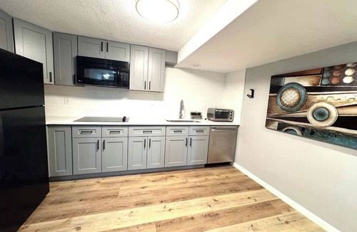 Northglenn House | 7BR-5bath-Near ScenicTrail/Easy Access to Downtown