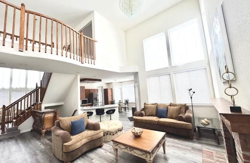 Northglenn House | 7BR-5bath-Near ScenicTrail-Easy Access to Downtown