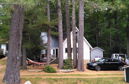 South Casco Cottage | ⁷Tranquil Sandy beach, launch, dock, lawn games and firepit.