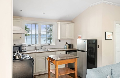Yarmouth House | 8 acres overlooking casco bay