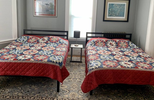 Parkside Condo | 8 Bedroom, 2 Full bath. Walk to Bars and Restaurants, Parking!