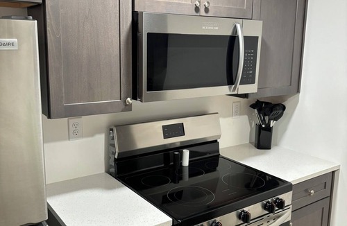 Sandusky Condo | 8 Beds Sleeps 10-Maverick Suite