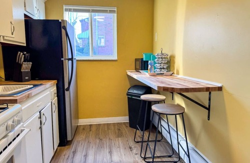 Mount Oliver House | 8 Large Apartments w/12 Bedrooms & Parking + WIFI