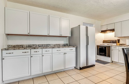 Indianapolis Cottage | 8 Mi to Dtwn Indianapolis: Family Home w/Yard!