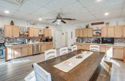 Portland House | 8 Mi to Kentucky Downs: Quiet Getaway w/Patio