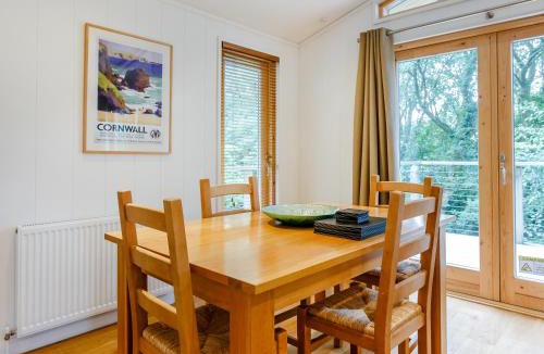 Looe House | 8 Streamside