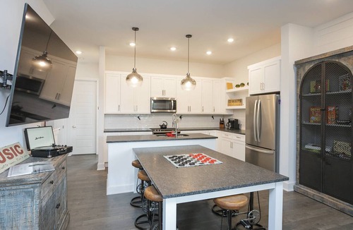 Nashville Condo | 857 ~ 4 Private Suites ~ 4 Miles to Downtown ~ Walk to Hot Spots ~ Garage Parking ~ Super Clean