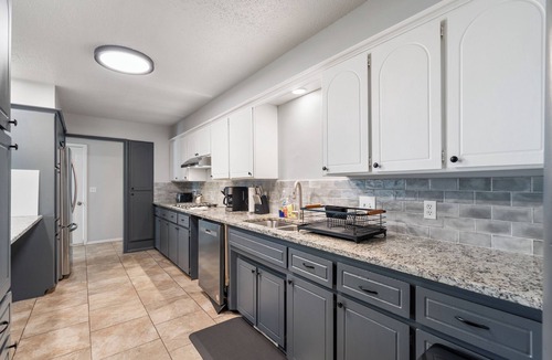 Central Oklahoma City House | 8BR Bethany home near SNU & Wiley Post. Fenced yard, full kitchen. Sleeps 14. #RS