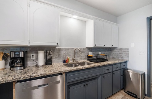 Central Oklahoma City House | 8BR Bethany home near SNU & Wiley Post. Fenced yard, full kitchen. Sleeps 14. #RS