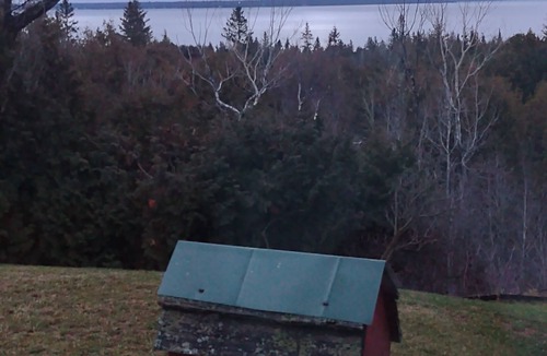 St Ignace House | 8th Heaven Mackinac Retreat Rustic/retro with quick access to Mackinac Island.