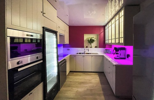 Kilwinning Cottage | 9 bedroom accommodation in Kilwinning, near Ayr