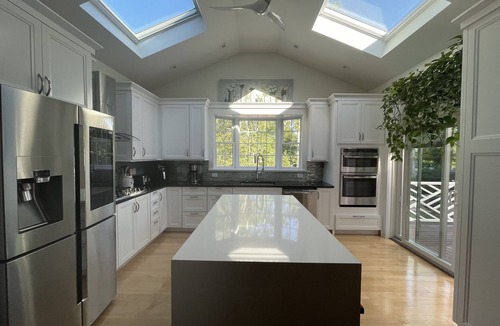 Tisbury House | 9 Bedroom Home with Hot Tub, AC, Walk to Town!