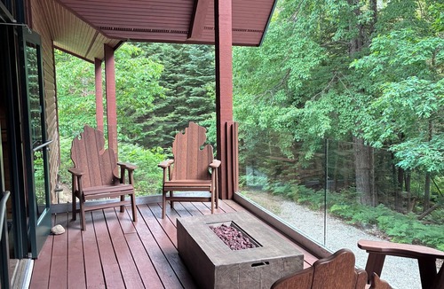 Lake Ski Chalet | 9-bedroom log chalet with peaceful private lake access