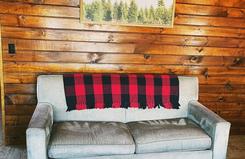 Columbia Falls Cabin | #9 - Flagpole View Cabins - Deluxe Cabin