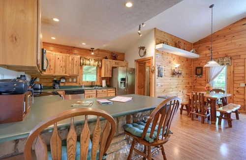 Logan Cabin | 9 Miles Old Mans Cave, Cell WI-FI 267mbps starlink