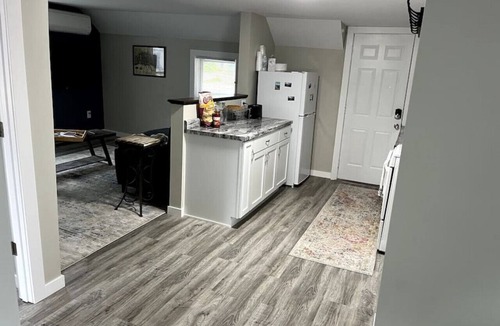 Marquette Apartment | 906 Superb Spot- Bluff St Flat