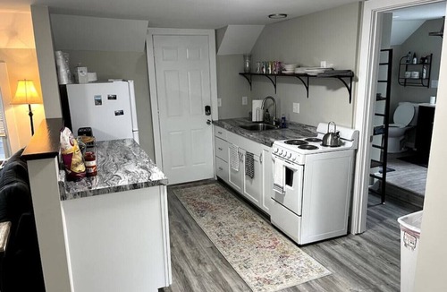Marquette Apartment | 906 Superb Spot- Bluff St Flat