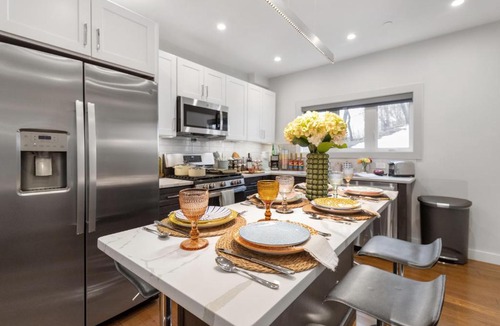 East Somerville Apartment | 9BR6Bth Entire House Parking MIT, Harvard, TD Garden