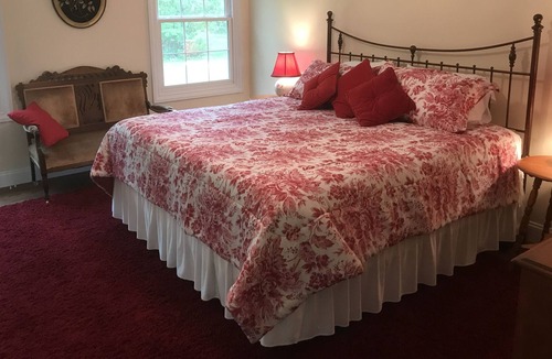Flushing Township Cottage | A beautiful 1400 sq. ft. Cottage in the Woods, just 5 minutes from Flushing.