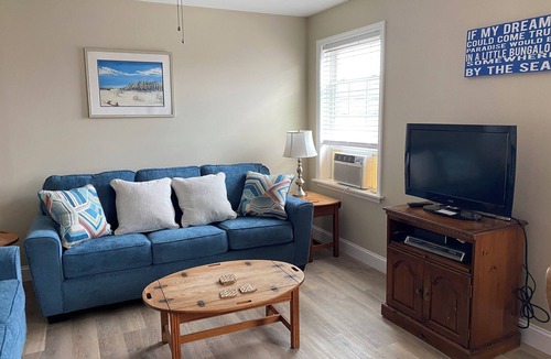 Hampton House | A Block from the BEACH!