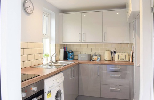 North Sunderland Cottage | A comfortable abode resting a stones throw from the famous Seahouses Harbour.