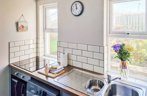 North Sunderland Cottage | A comfortable abode resting a stones throw from the famous Seahouses Harbour.