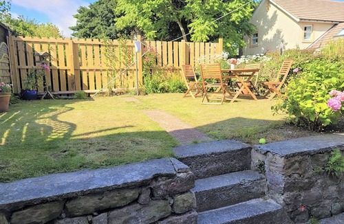 North Sunderland Cottage | A comfortable abode resting a stones throw from the famous Seahouses Harbour.