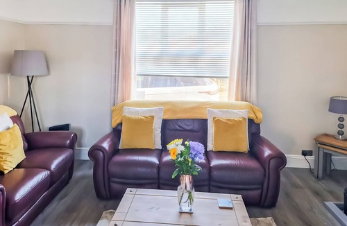North Sunderland Cottage | A comfortable abode resting a stones throw from the famous Seahouses Harbour.