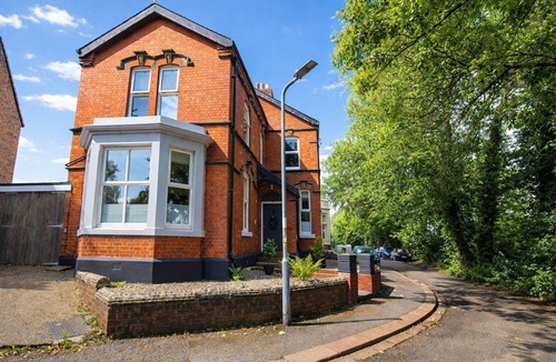 Carlisle Cottage | A cottage that sleeps 8 guests in 4 bedrooms