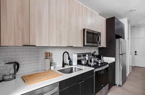 Mile Square Apartment | A+ Luxury Downtown Condo: Espresso+Pool+Gym+Lounge