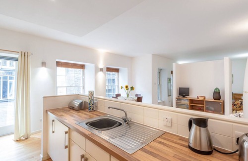 Old Town Apartment | A modern one-bed apartment located in the heart of Edinburgh's Grassmarket. Sleeps 2
