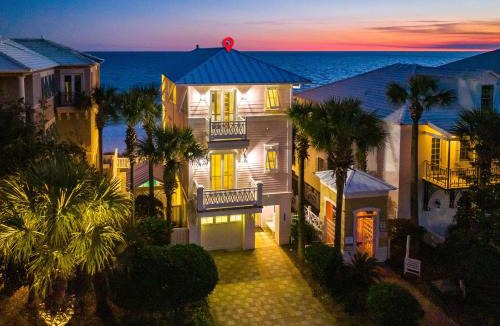 Delos House | A Pink Pearl-ON GULF-FRANGISTA BEACH