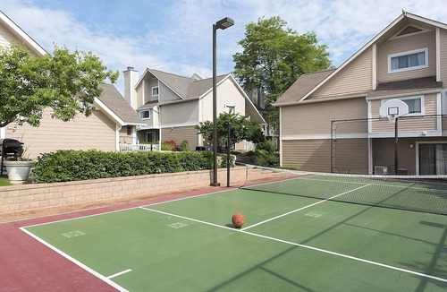 Westlake House | A Place You'll Surely Enjoy! Free Parking, Outdoor Pool, Pets Allowed