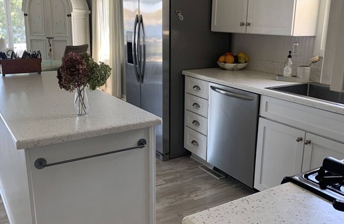 Ferrysburg Cottage | A Real Gem! Quaint, Charming, Quiet on calm bay of Spring Lake