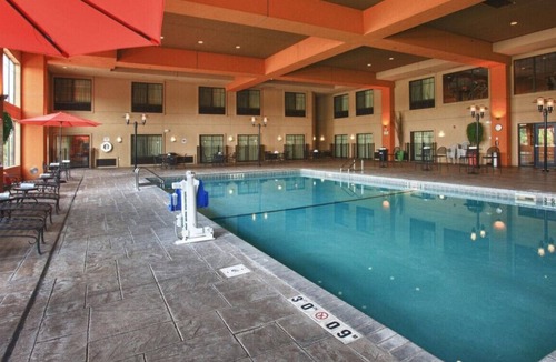 Oakdale House | A Relaxing and Romantic Staycation W/ WiFi