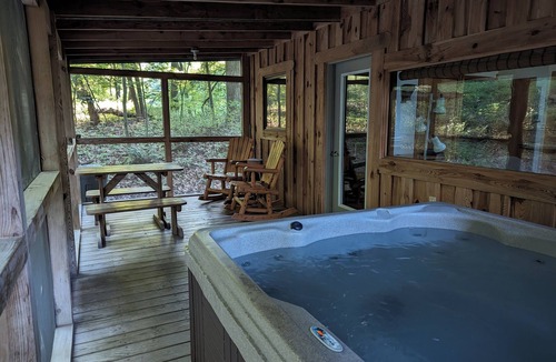Laurelville Cabin | A secluded couples retreat set in a mature forest in the beautiful Hocking Hills