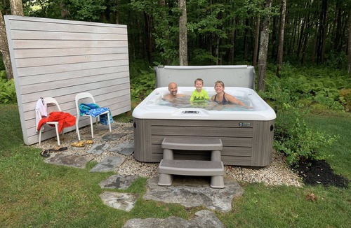 Biddeford Apartment | A second floor apartment with en-suite near UNE, Southern Maine beach’s.
