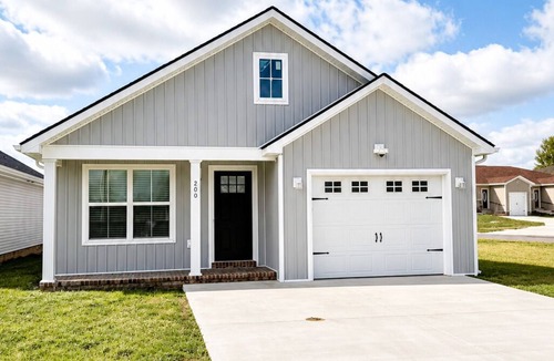 Danville House | A Shelby Getaway ~ 3BR/2BA Home ~ Superb Location!