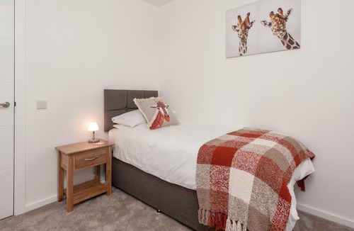 Ellemford Apartment | |A spacious open-plan 3-bedroom apartment with free parking space. Sleeps 5.
