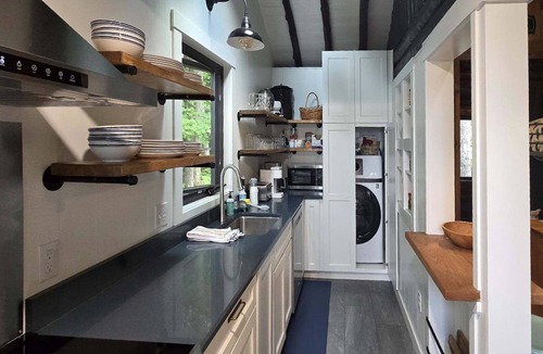 Boothbay Harbor Cabin | A Stone's Throw: Classic Waterfront, Beach Access & Dog Friendly!