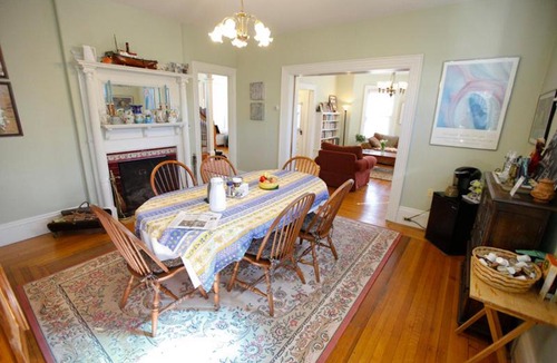 Newton Highlands House | A Village Bed and Breakfast