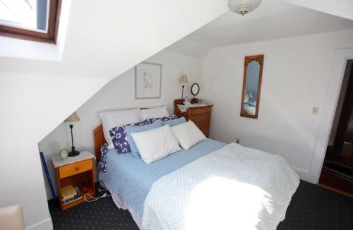Newton Highlands House | A Village Bed and Breakfast