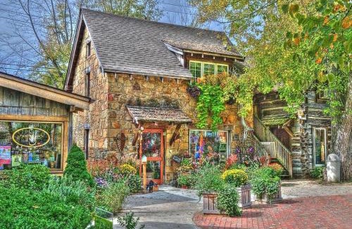 Morgantown House | A Woodland Castle