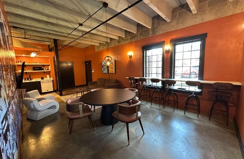 Downtown Louisville Hotel | A12 The Lower NHS Stretch Suite